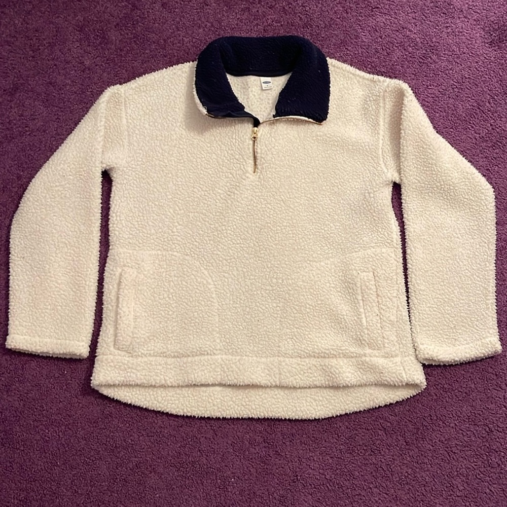 Old navy. Size medium. White and navy. Sherpa quarter zip.